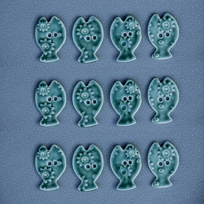 Botões de Cerâmica em Forma de Peixe Verde Musgo de 33mm com 2 Furos - 6pcs