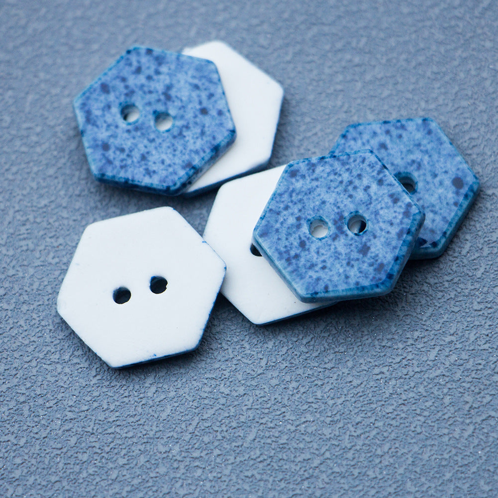 Botones de cerámica hechos a mano DIY hexagonales de 2 agujeros de 18 mm en azul marino 6PCS