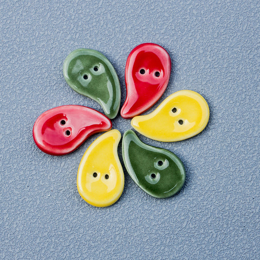 Boutons en céramique faits à la main en forme de guillemet rouge jaune vert 10pcs