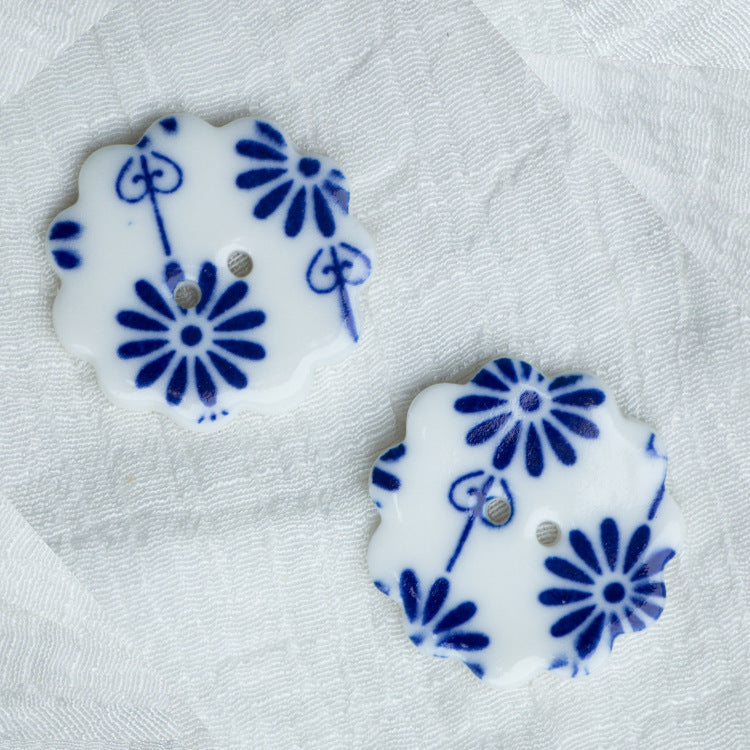 30mm 2-Gat Handgemaakte DIY Keramische Knopen Blauw en Witte Bloem Patroon 10st.