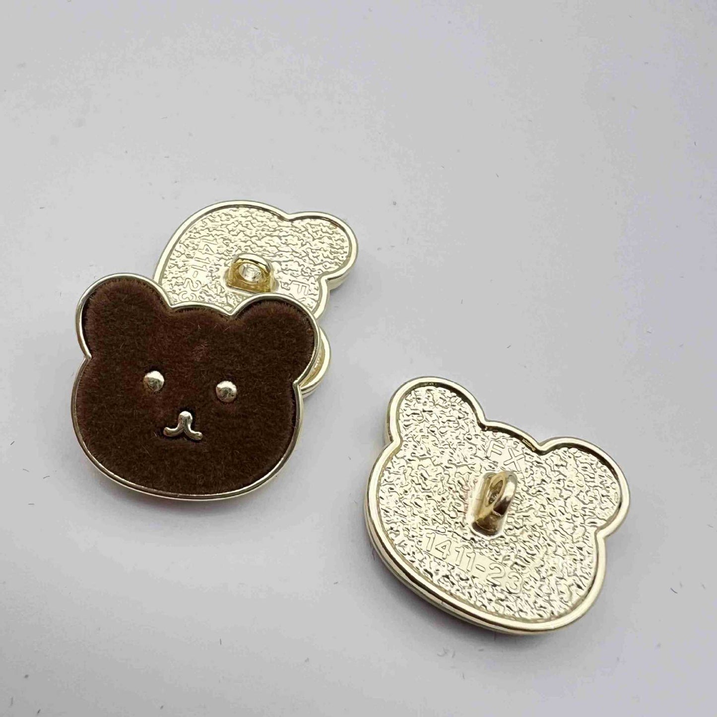 Boutons en métal à tige Cute Bear de 21,5 mm, pack de 48 (4 couleurs)