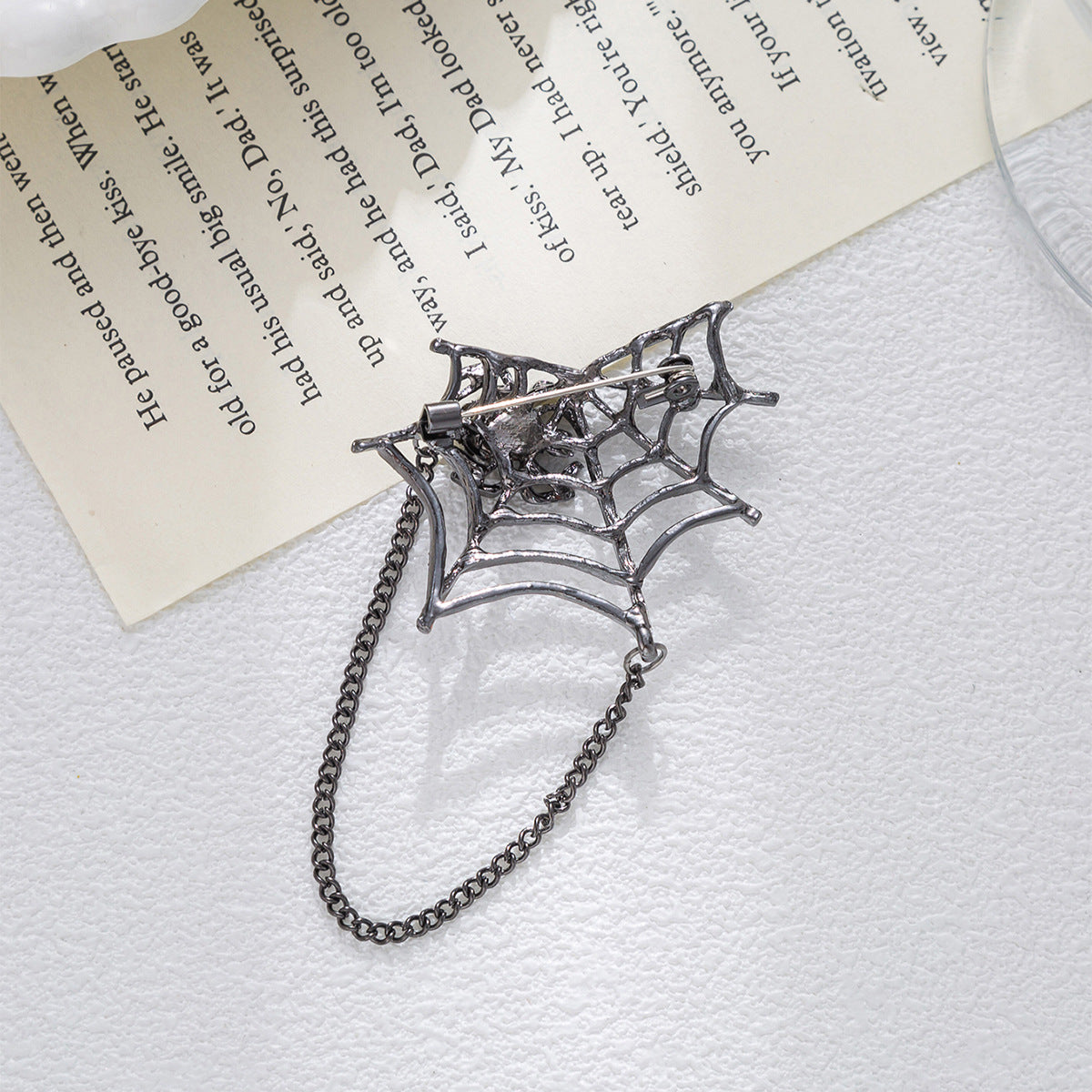 Broche Criativo de Teia de Aranha Incrustada com Diamantes Prateados com Corrente 3pcs