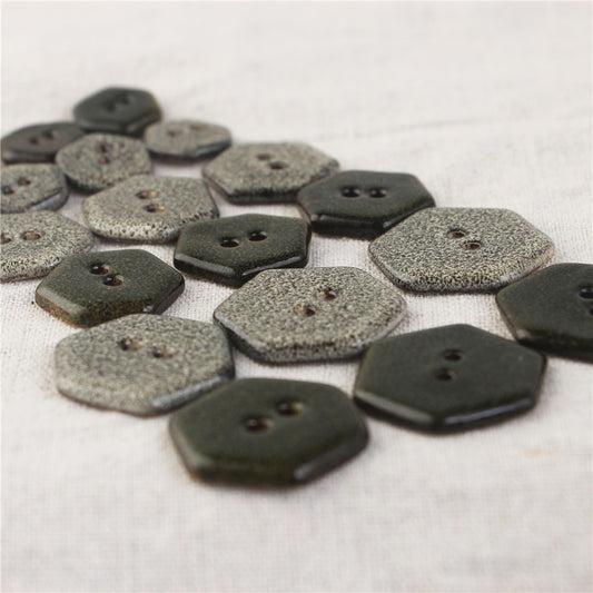 Boutons en céramique hexagonaux à 2 trous de 17/23/28 mm avec motif marbré noir et gris, 4 pièces