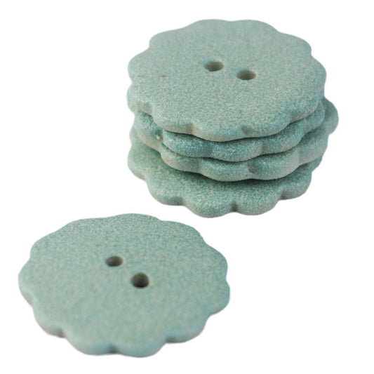 Boutons en céramique faits à la main en forme triangulaire et en forme d'engrenage de 30 mm de couleur bleu clair mat, 2 trous, 5 pièces