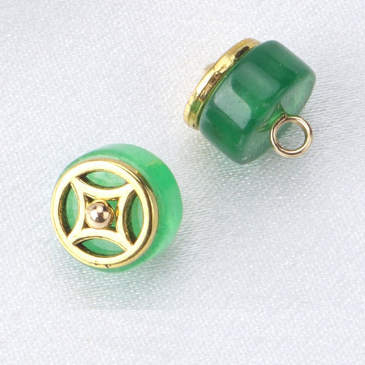 10x6mm Smaragd Jade Cilindrische Cheongsam Knoopjes met Gouden Rand 12st.