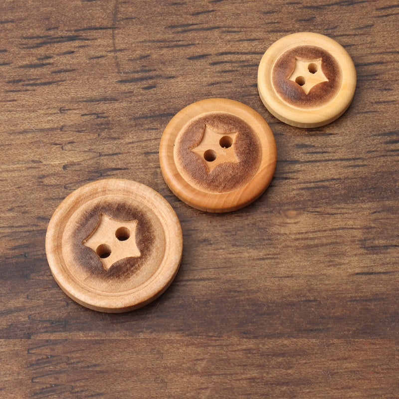 Round 2 Hole Poplar Wood Buttons Superficie Bruciata al Fuoco e Motivo a Stella