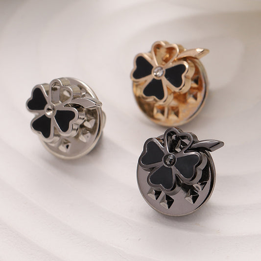 Broche Metálico de Flor de Quatro Folhas em Ouro, Prata e Preto - Pacote de 12