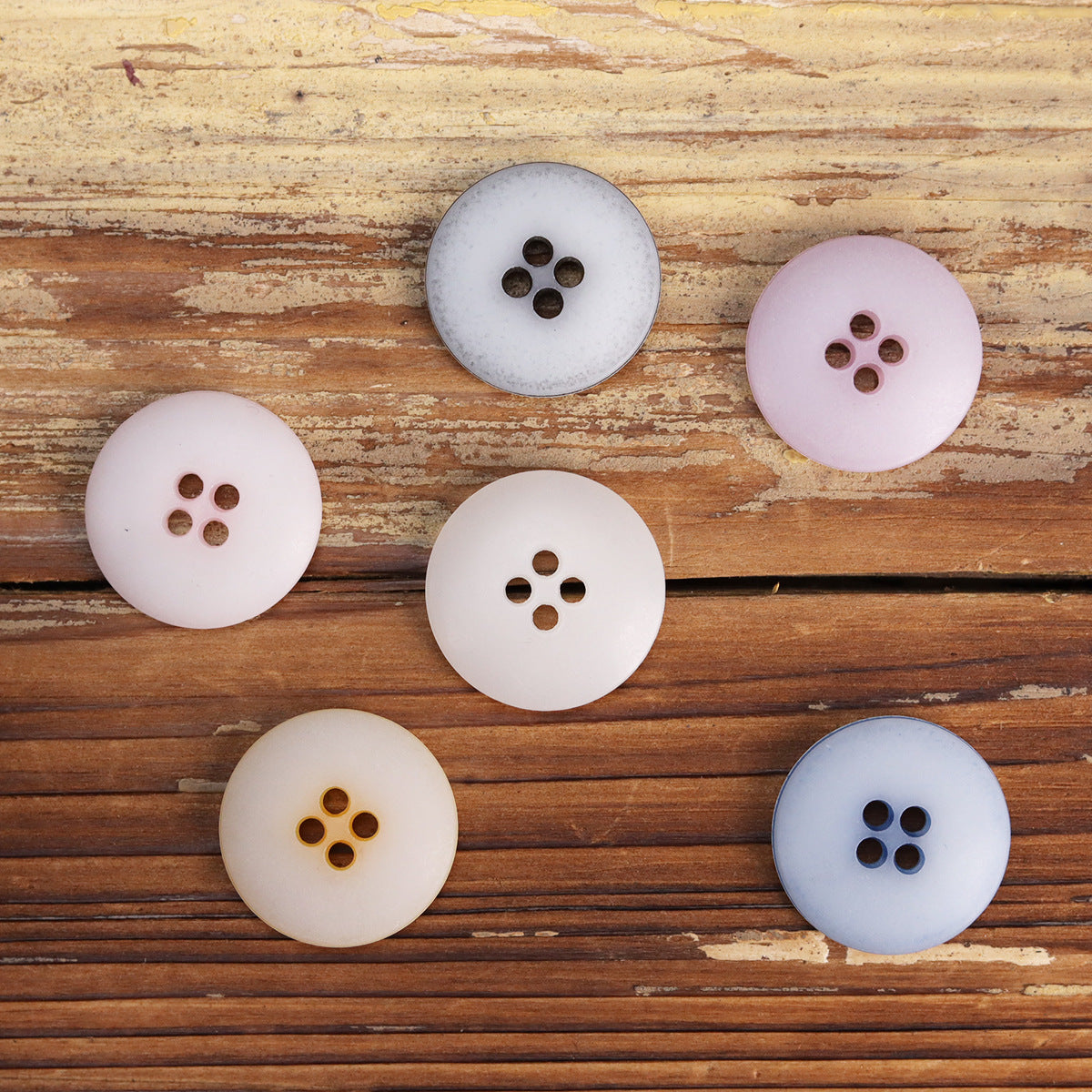 15-25mm Wood Grain Wrinkle Colorful Urea Buttons 30 Pack