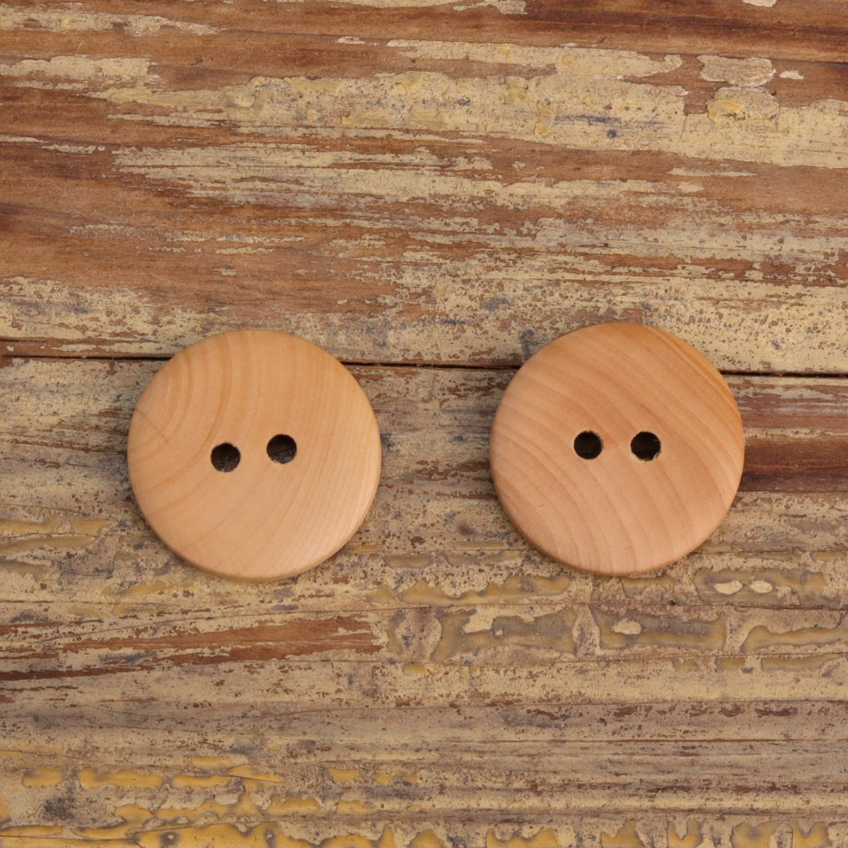 24-40L Bowl-Shaped Natural Wood Two-Hole Buttons 30 Pack