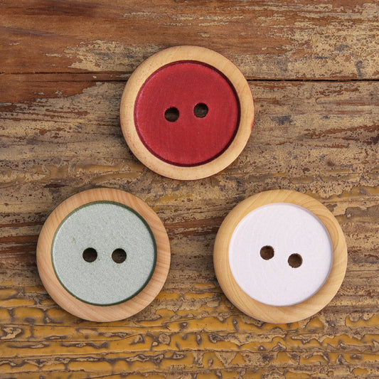 18-40L Round 2-Hole Wooden Buttons Red Green White 30 Pack