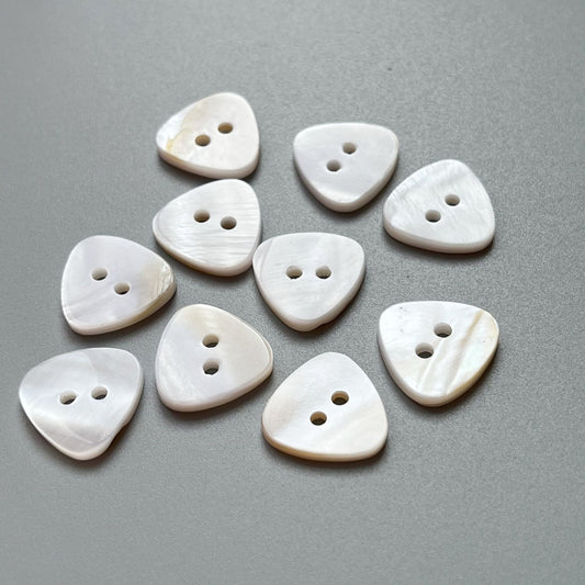 24L Triangular 2-Hole Natural Shell Shirt Buttons 20pcs