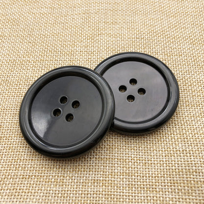 Botões de Resina Redondos Grandes de 50mm com Quatro Furos em Preto e Branco 12pcs