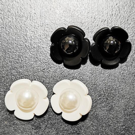 11/18mm Black White Flower Resin Shank Buttons 40pcs