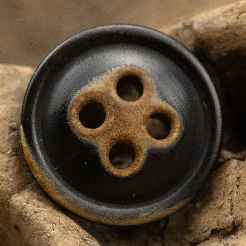 Botões de Camisa em Chifre Preto com Quatro Olhos e Borda Queimada de 11,5MM - Pacote de 24