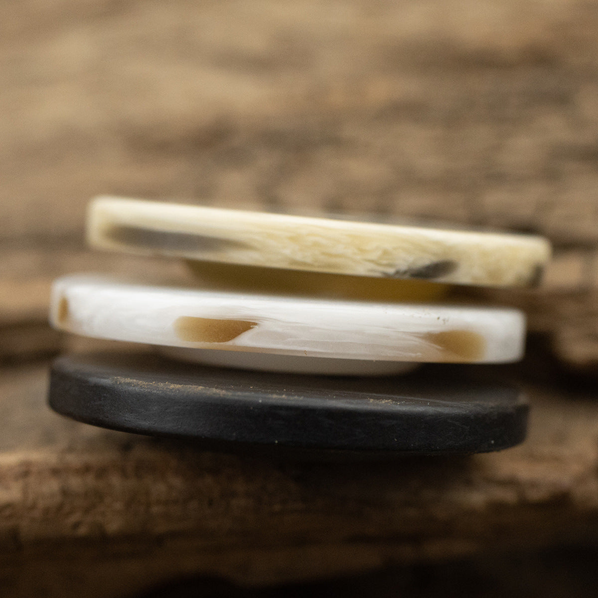 Boutons en résine à grain de bois blanc cassé à 2 trous pour vêtements d'extérieur - 20 pièces