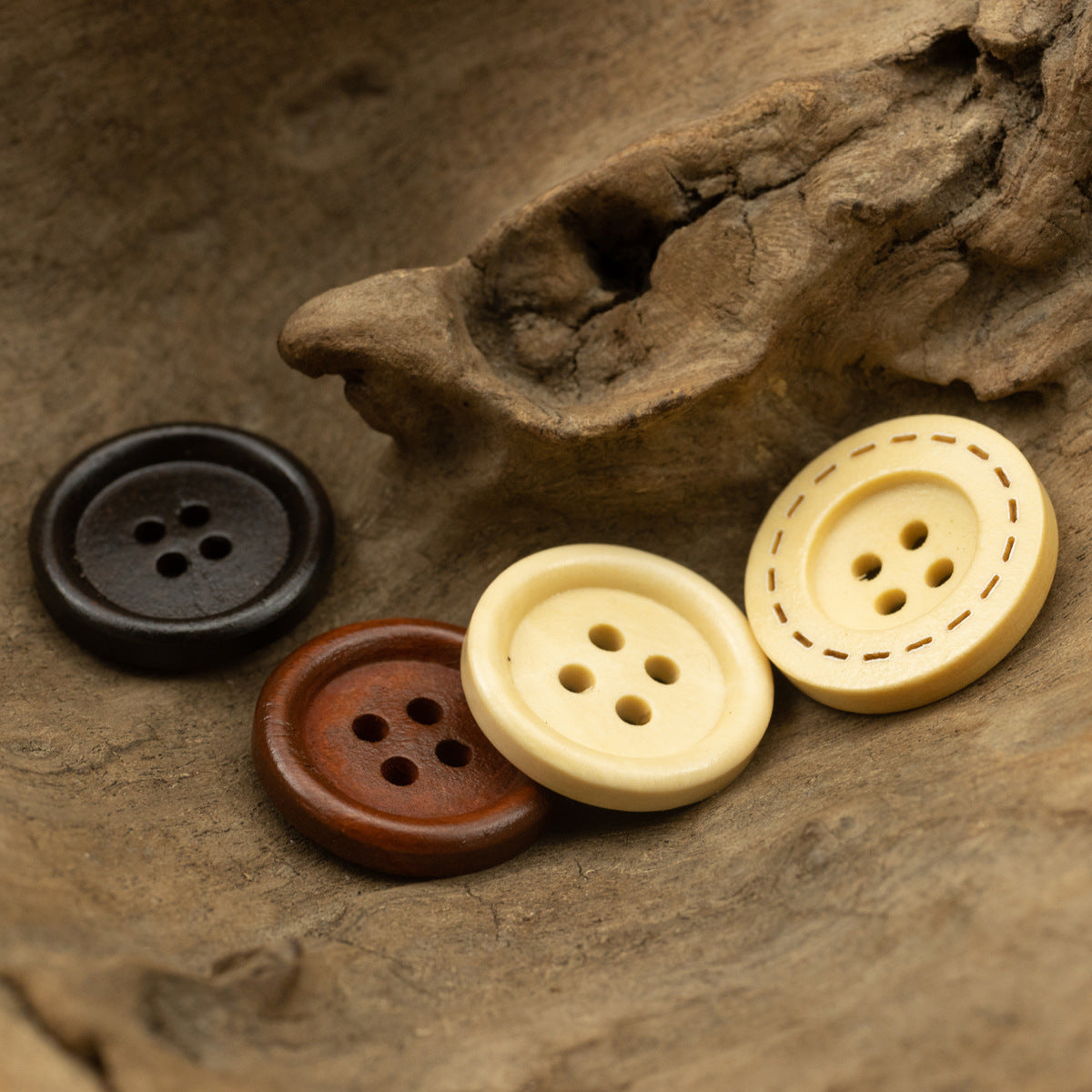 Vintage Round Four-Hole Wooden Buttons 50pcs