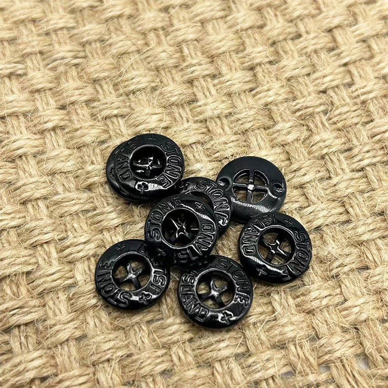 14/20mm Stone Island Fekete Négylyukú Műanyag Dekoratív Gombok 100db