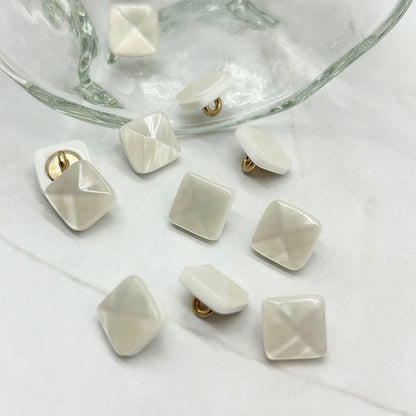 11mm Hvit Firkantet Pyramid Resin Legering Skank Knapper for Skjorter Chiffon Skjørt 40stk